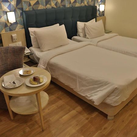 Sarovar Portico Naraina, Hotel Neu-Delhi Exterior foto