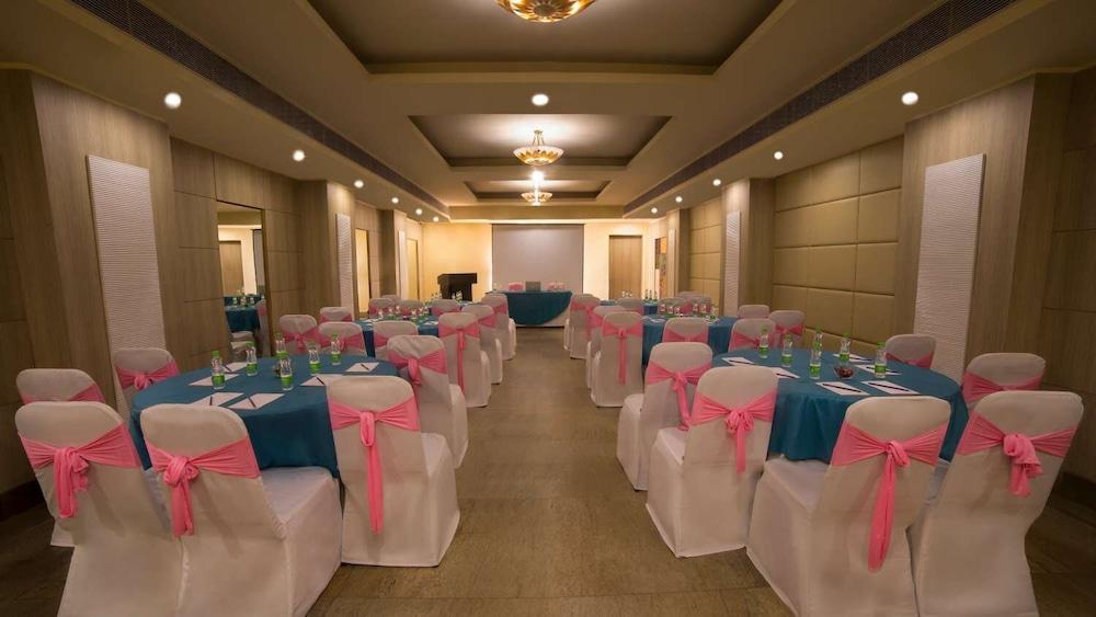 Sarovar Portico Naraina, Hotel Neu-Delhi Exterior foto