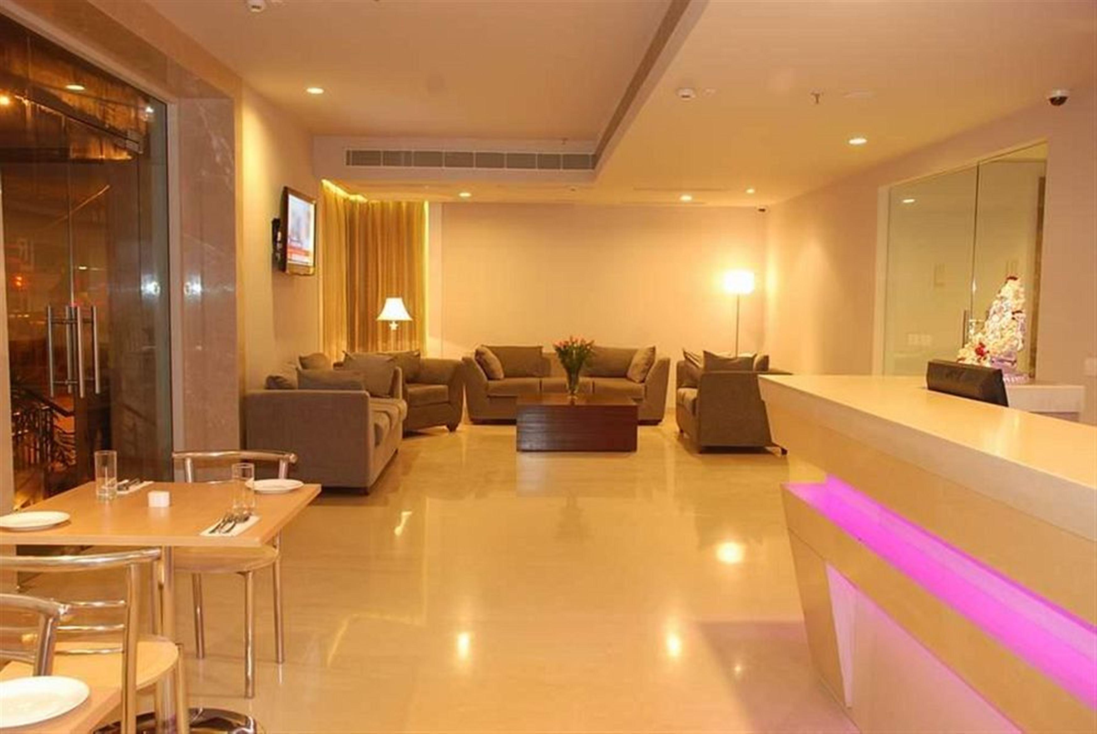 Sarovar Portico Naraina, Hotel Neu-Delhi Exterior foto