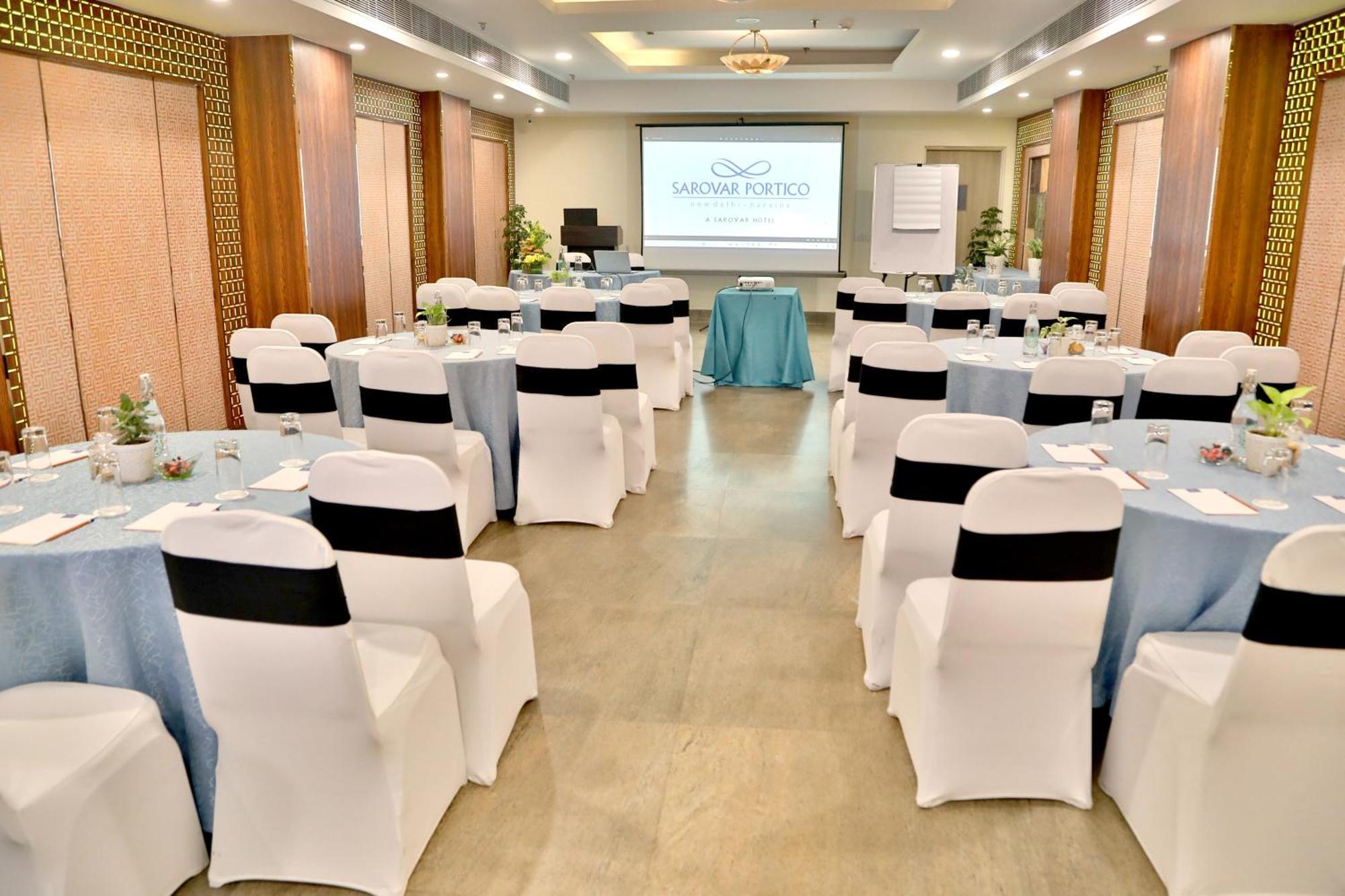 Sarovar Portico Naraina, Hotel Neu-Delhi Exterior foto