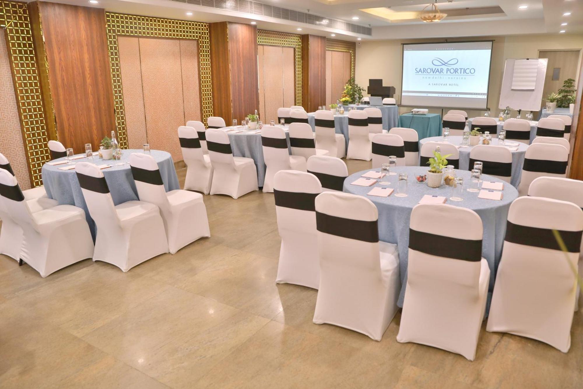 Sarovar Portico Naraina, Hotel Neu-Delhi Exterior foto