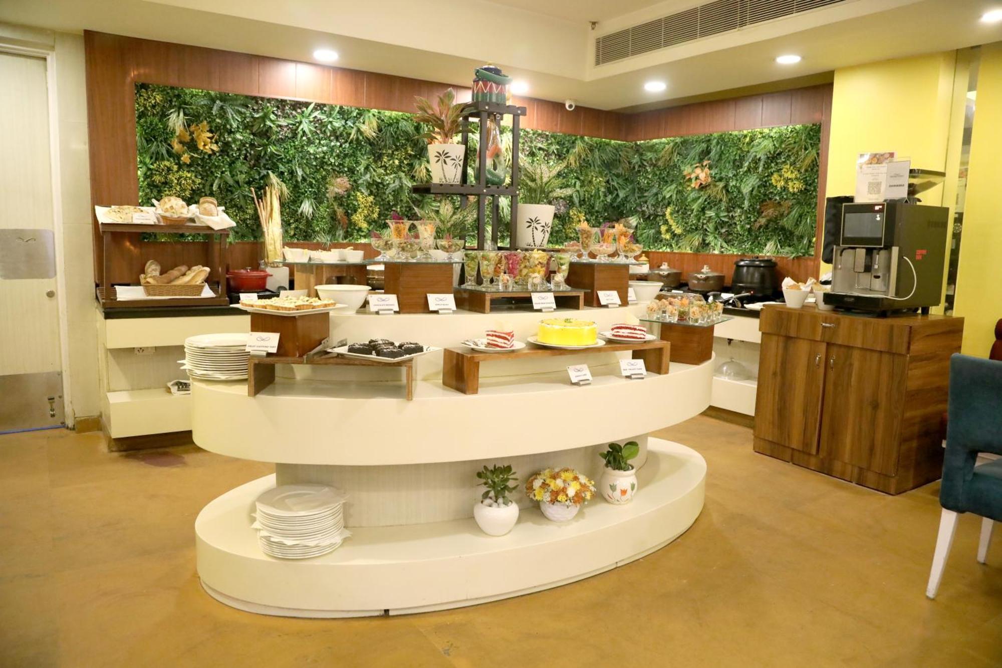 Sarovar Portico Naraina, Hotel Neu-Delhi Exterior foto