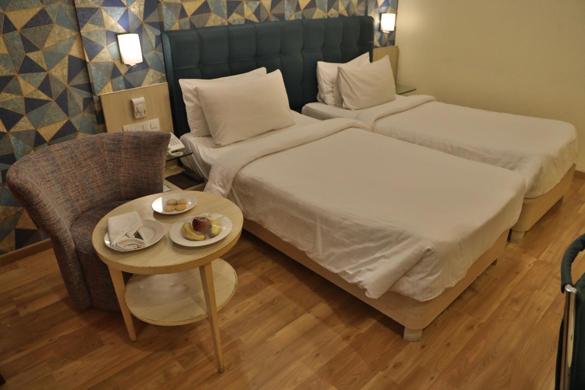 Sarovar Portico Naraina, Hotel Neu-Delhi Exterior foto